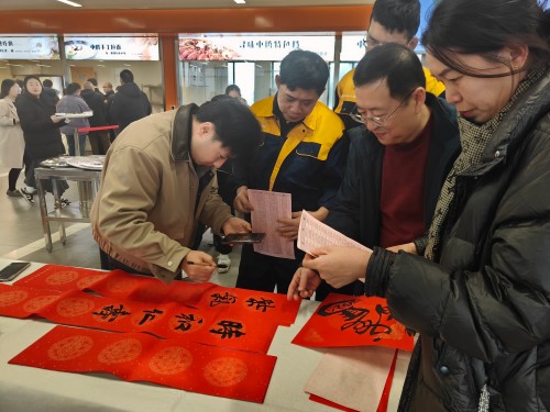 【翰墨飄香送福至 創(chuàng)力迎春譜新篇】創(chuàng)力集團(tuán)開(kāi)展迎新春送福活動(dòng)(圖2)