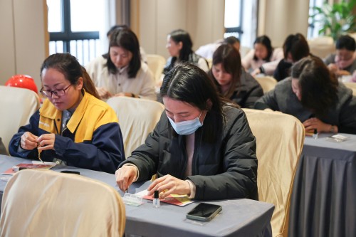 【指尖承古韻 春日聚芳華】 創力集團舉辦婦女節非遺手工制作活動(圖2)
